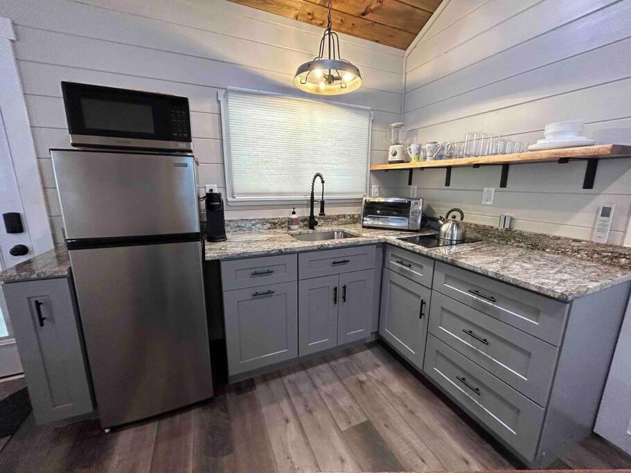 Blissful Nook Tiny Home ~ Cozy Retreat W/ Hot Tub; Near Town And Deep Creek Bryson City Exterior photo